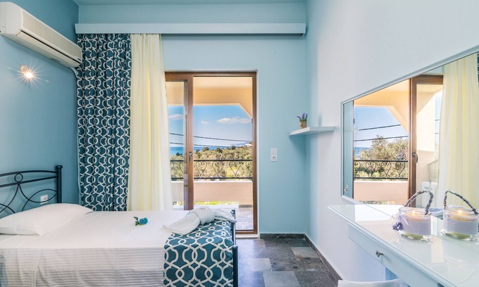 Paramonas Hotel | Loukia Luxury Apartments