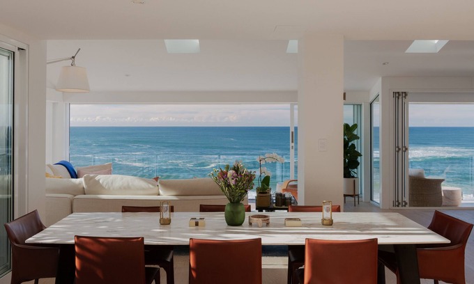 Forresters Beach Casa | Loulou Beach House – 5 BR incl. Studio