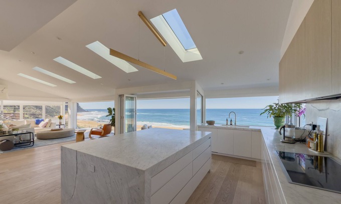 Forresters Beach Casa | Loulou Beach House – 4 BR excl. Studio