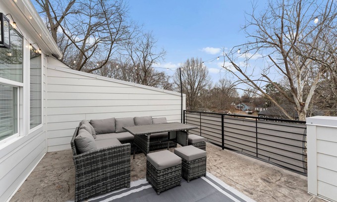 Charlotte Casa | Lounge in LoSo - South End Charlotte