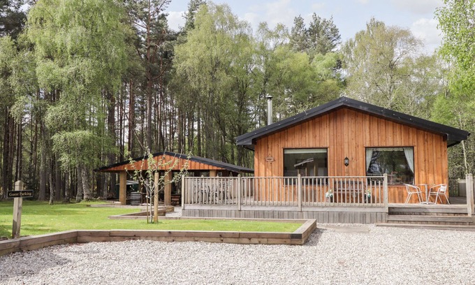Marybank Cabaña | LOVAT HIGHLAND BOTHY, romantic, character holiday cottage in Beauly