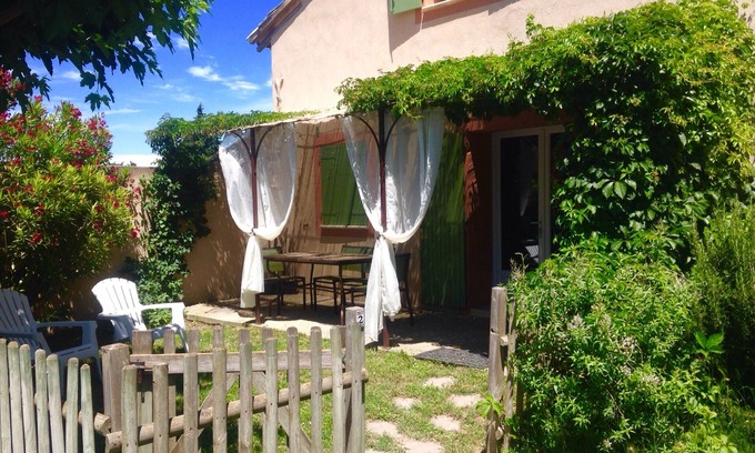 Saint-Saturnin-les-Avignon Cabaña | Lovely 2 to 4 person rental, private pool 5000m2, 12km from Avignon