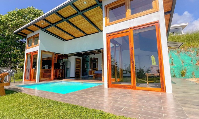 Ballena Villa | Choza del Amor | Casa 7 | COLIBRI