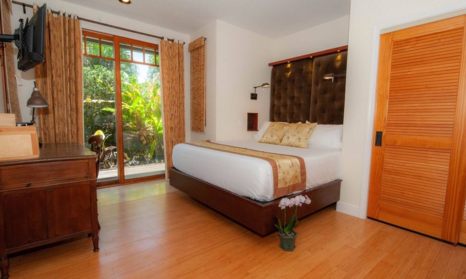 Bayview Condominio | Love Nest - Luxury Studio in tropical gardens with koi ponds, waterfalls