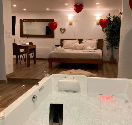 Charleville-Mezieres Apartamento | Love room Unique - Sauna/Jacuzzi