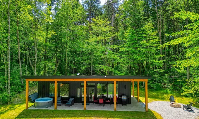 Sugar Grove Cabina | Love Shack at Trickle Creek at Hocking Hills