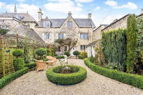 Painswick Casa | Lovedays Cottage, A Luxury 16th Century home in Painswick