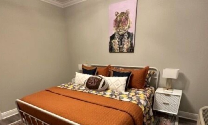 Auburn Condominio | Loveliest Condo on the Plains- 2BR/2BA- steps to stadium