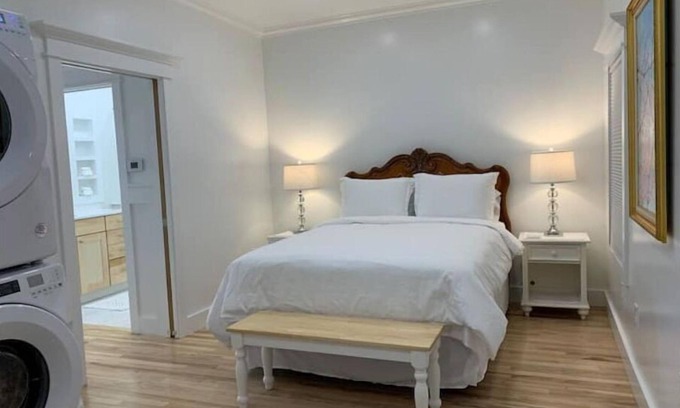 Cheyenne Apartamento | Lovely 1 bdrm 3 blocks from hospital