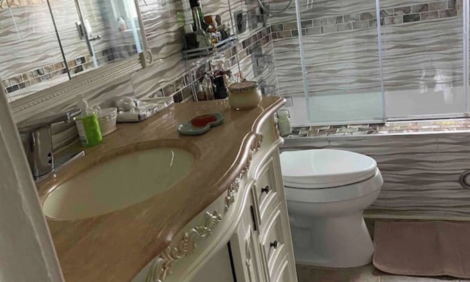 Queens Apartamento | Lovely 1 bedroom, 1 private bathroom unit