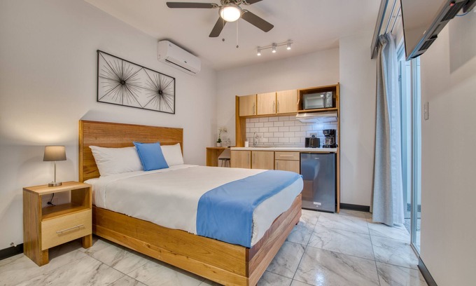 Dolorosa Apartamento | Lovely 1-Bed/1Ba apartment with Patio in Downtown!