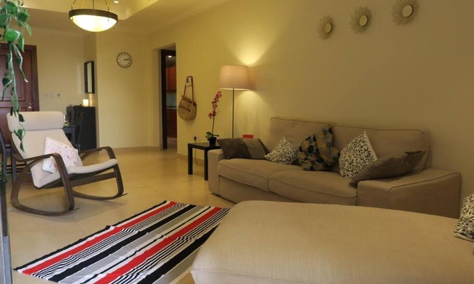 Doha Apartamento | Lovely 1 Bed Served Apartment with Pool