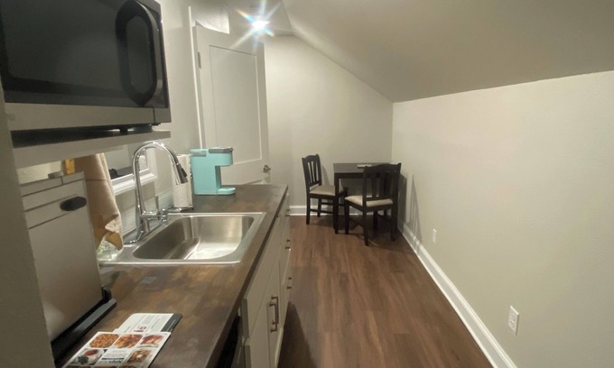 Wapiti Apartamento | Lovely 1-bedroom apartment 30 miles from Yellowstone & 30 minutes from Cody