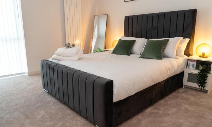 Docklands Apartamento | Lovely 1-Bedroom Condo with River & City view.
