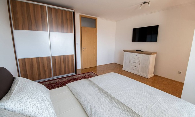 Sarajevo Canton Apartamento | Lovely 1-Bedroom with a free parking - Julphar