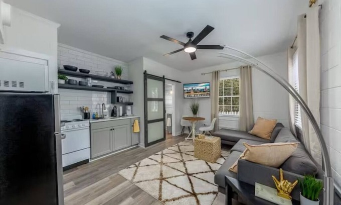 New Bern Apartamento | Lovely 1 BR with King bed Apt 3