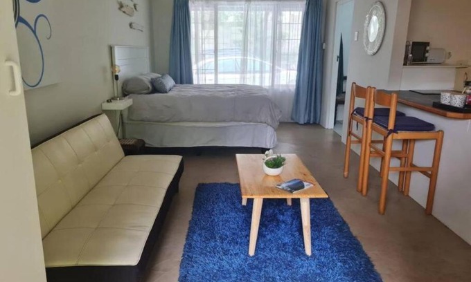 Kloof Apartamento | Lovely 1 Queen bed, 1 Sleeper couch Self-catering cottage