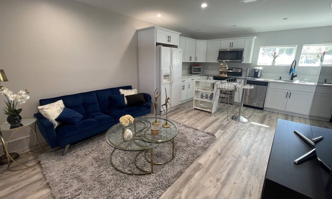 West Hills Casa | Lovely 1BDRM Home in West Hills