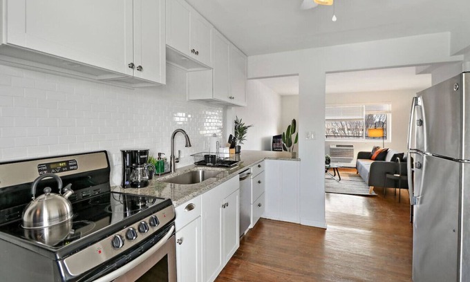 Arlington Heights Apartamento | Picturesque 1BR Apartment with Modern Amenities