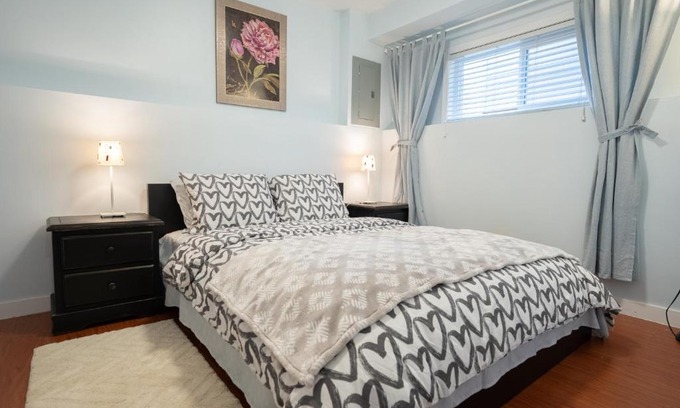 Uptown Villa | Lovely 1BR Secondary suite with Separate entrance