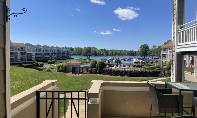 Mount Mourne Condominio | Lovely 1st Floor, Waterfront 2 Bedroom Condo with Pool, Pickleball and Tennis