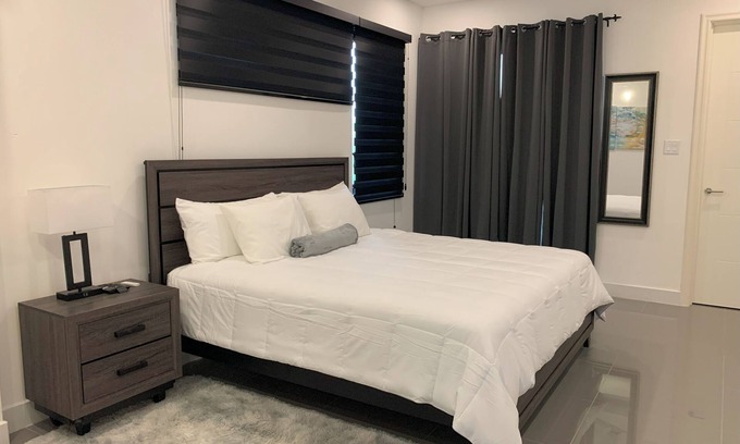 Beverly Hills Apartamento | Lovely 2 B/R Apartment in Kingston