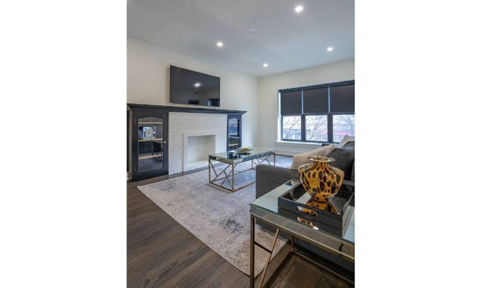 Irving Park Apartamento | Lovely 2 BDR, 3 min walk to train for Downtown/ORD