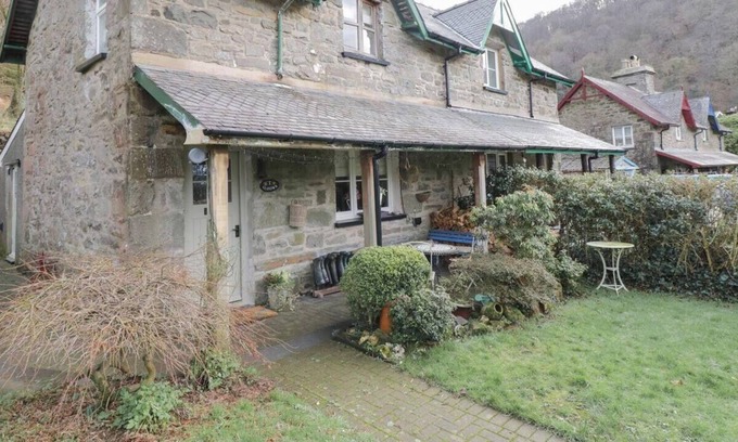 Maentwrog Cabaña | Lovely 2-Bed Cottage in Blaenau Ffestiniog