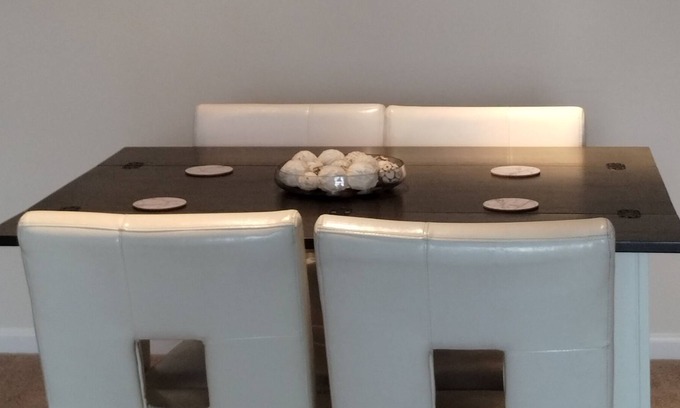 Woodbridge Apartamento | Lovely 2 bed 2 bath rental w/ balcony/fireplace near DC