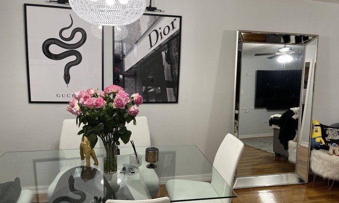 Canarsie Casa | Lovely 2 bed/ bathroom apartment with open parking