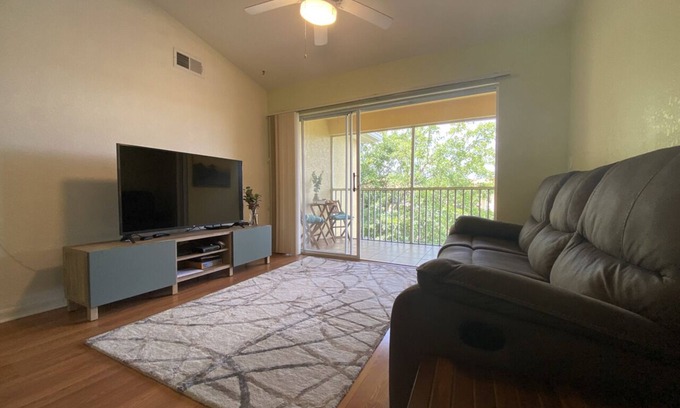 North Naples Apartamento | Lovely 2-bedroom 2-full bth apartment with heated pool right by Seed to Table