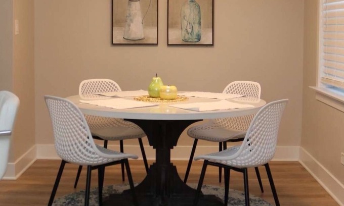 Des Plaines Apartamento | Lovely 2 - Bedroom apartment with free parking