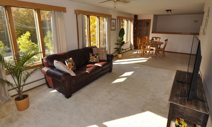 Holden Apartamento | Lovely 2 bedroom apartment on Route 1A in Holden