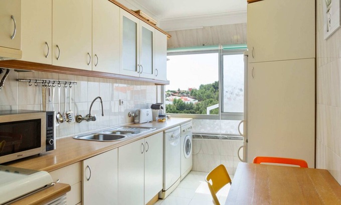 Alvide Apartamento | Lovely 2 Bedroom Duplex Apt w Terrace in Cascais