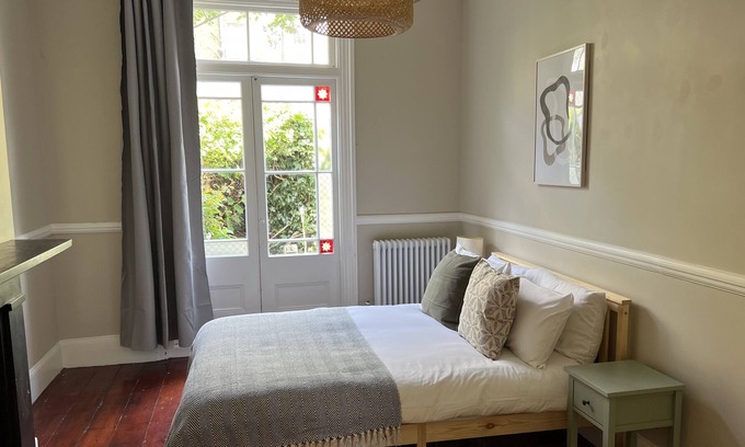 Thurlow Park Apartamento | Lovely 2 bedroom flat with garden and parking