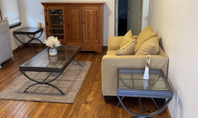 Hagerstown Apartamento | Lovely 2-bedroom rental unit with free parking..