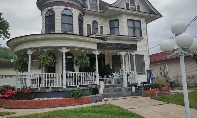 Paintsville Apartamento | Lovely 2 Bedroom Unit with Free Parking