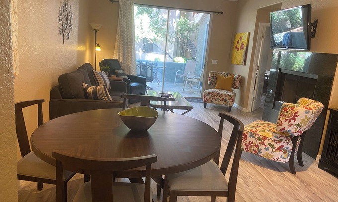 Deer Valley Condominio | Lovely 2 Br, 2 Bath Condo in resort style, safe. 2 min to major roadways.