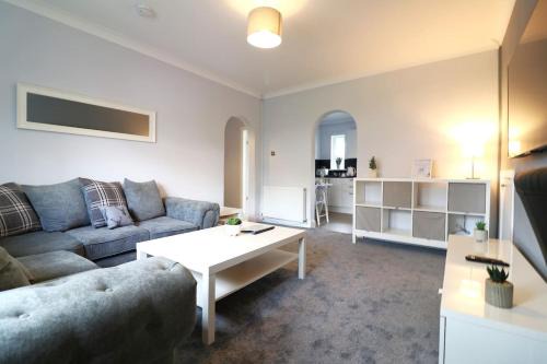 Chapelhall Apartamento | Lovely 2 BR flat, sleeps 4