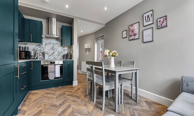 Harringay Casa | Lovely 2 BR with Grill