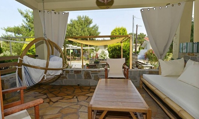 Skala Rachoniou Villa | Encantadora casa de 2 plantas, ubicación tranquila a 30 m del mar, con capacidad para 6 adultos + 4 niños.
