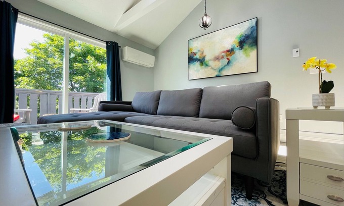 Worcester Casa | Lovely 2BD with Skylight Near Hospitals, Free Parking