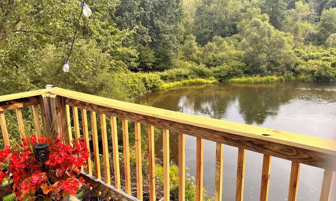 Shinglehouse Apartamento | Lovely 2BDRM with Water and Mountain Views