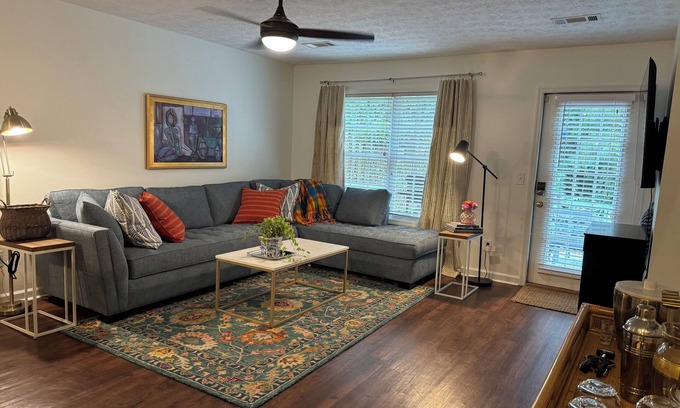 Auburn Condominio | Lovely 2BR 2.5BA Condo