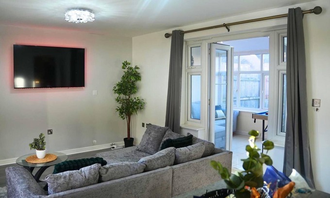 Solihull Casa | Lovely 3-bed House in Solihull