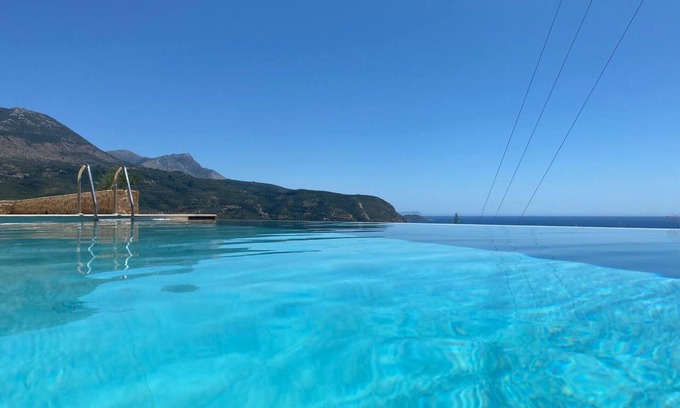 Lefktron Villa | Lovely 3-bed Villa. Private Pool in Agios Nikolaos