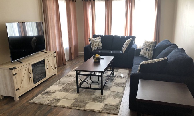 West Valley City Casa | Lovely 3 bedroom house with Ping Pong Table and Patio