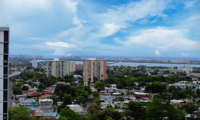 Rio Piedras Condominio | Lovely 3-bedroom condo with Penthouse Views
