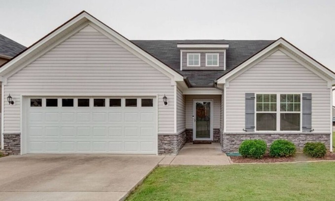 Kedron Casa | Lovely 3br 2bath cozy location near shopping and dining! 40 mins from Nashville!