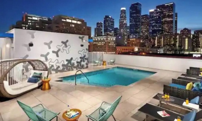 Little Tokyo Apartamento | Lovely 3BR Apt w/ Balcony & Rooftop Pool + Views